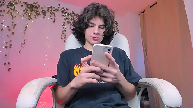 Snapshot of Angelo_duarte chatting on February 18, 2026, 6:04 pm Angelo duarte online show from February 18, 2026, 6:04 pm