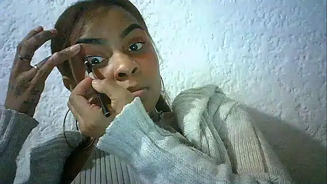 Snapshot of Bellabeltrann chatting on December 22, 2025, 11:43 am Bellabeltrann online show from December 22, 2025, 11:43 am