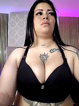 Snapshot of martinna_tay chatting on April 16, 2026, 4:02 am martinna tay online show from April 16, 2026, 4:02 am