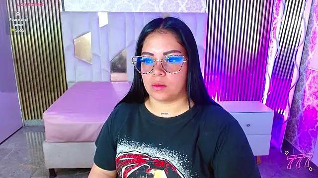 martinna tay online show from July 13, 2026, 3:28 am