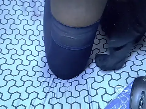 Snapshot of pointy_bloom chatting on March 24, 2026, 5:24 pm pointy bloom online show from March 24, 2026, 5:24 pm