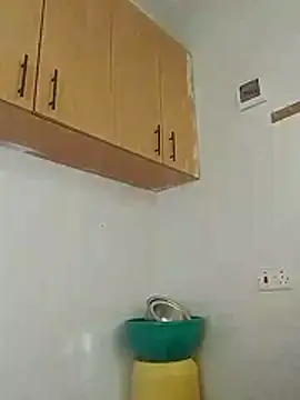 LOVELY-2BERRY online show from November 1, 2025, 5:36 am