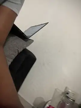 Berry Bans online show from October 14, 2025, 12:50 pm