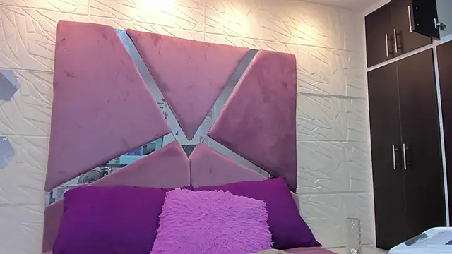 Charlotte Ice1 online show from November 30, 2025, 3:35 pm