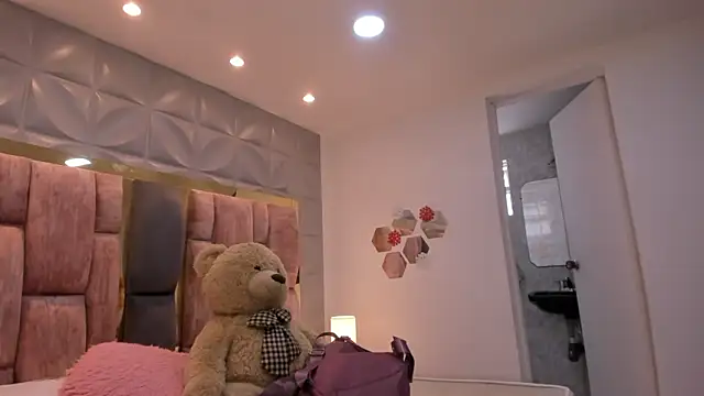 Snapshot of Charlotte_Ice1 chatting on March 21, 2026, 4:22 pm Charlotte Ice1 online show from March 21, 2026, 4:22 pm