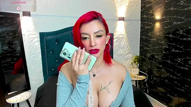 RedQueenMilf online show from September 22, 2025, 9:43 pm