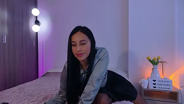 Snapshot of Miarouss3 chatting on October 22, 2025, 2:05 pm Miarouss3 online show from October 22, 2025, 2:05 pm