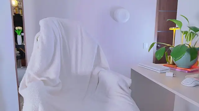 Snapshot of Miarouss3 chatting on March 19, 2025, 3:08 pm Miarouss3 online show from March 19, 2025, 3:08 pm