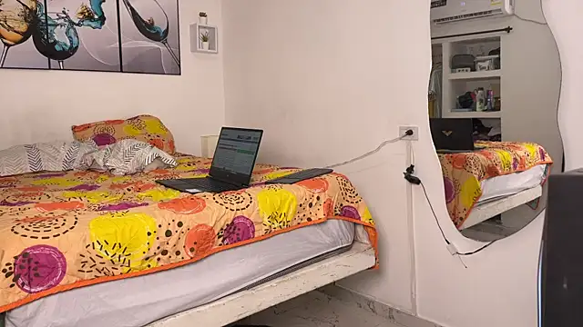 wendy alejo1712 online show from November 21, 2025, 9:14 pm