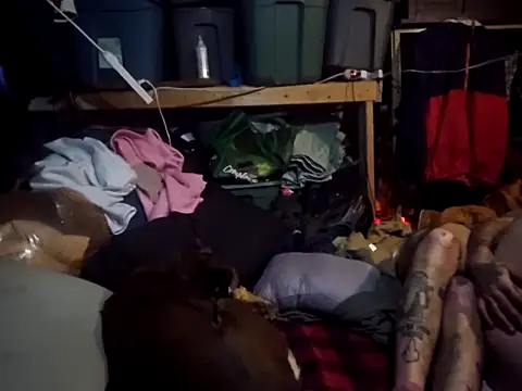 hungandtatted666 online show from September 10, 2025, 11:42 am