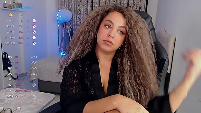 Snapshot of _Just_a_queen_3 chatting on October 12, 2025, 5:25 pm Just a queen 3 online show from October 12, 2025, 5:25 pm