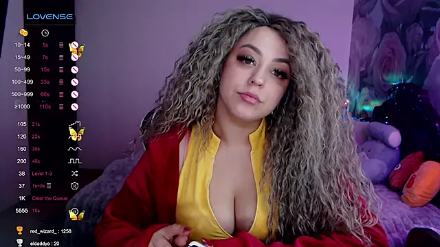 Snapshot of _Just_a_queen_3 chatting on February 6, 2025, 9:17 pm Just a queen 3 online show from February 6, 2025, 9:17 pm