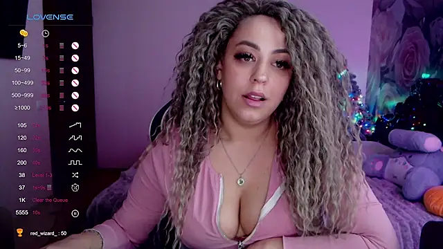Snapshot of _Just_a_queen_3 chatting on January 13, 2025, 8:04 pm Just a queen 3 online show from January 13, 2025, 8:04 pm