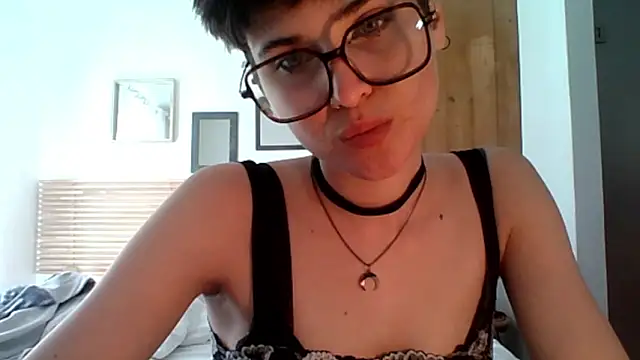 sarah perfect online show from March 1, 2026, 3:23 pm