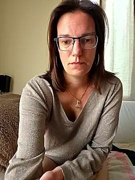 SpiceLea online show from April 12, 2026, 8:17 am