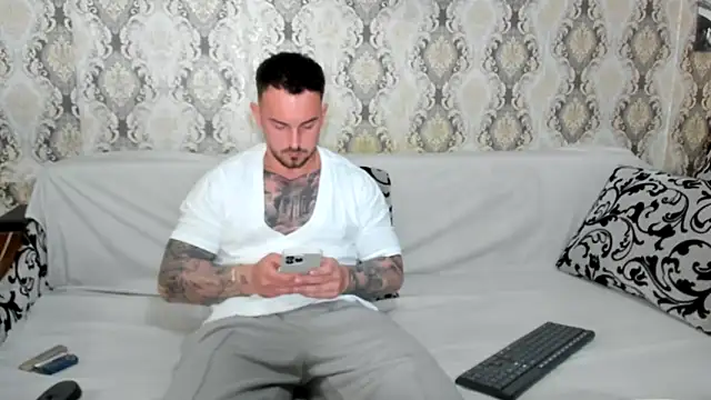 Snapshot of Jonmusclemaster chatting on April 15, 2026, 7:51 pm Jonmusclemaster online show from April 15, 2026, 7:51 pm