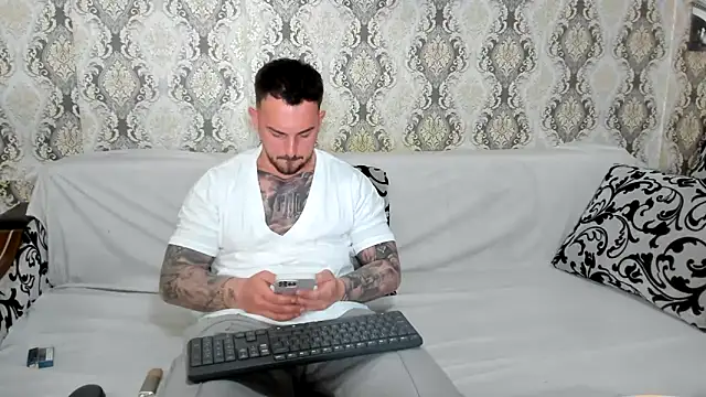 Snapshot of Jonmusclemaster chatting on April 15, 2026, 7:58 pm Jonmusclemaster online show from April 15, 2026, 7:58 pm