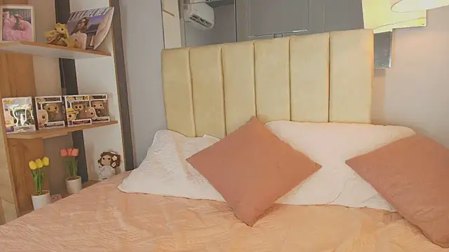 Snapshot of Angelbae- chatting on February 8, 2026, 11:02 pm Angelbae- online show from February 8, 2026, 11:02 pm