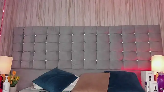 Snapshot of Poacahontasfg chatting on October 14, 2025, 4:02 am Poacahontasfg online show from October 14, 2025, 4:02 am