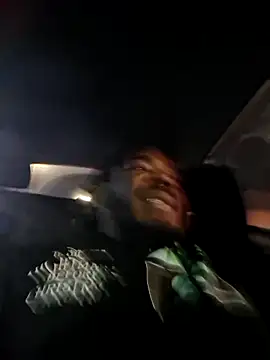 MRHANDSOME3800 online show from October 28, 2025, 4:02 am