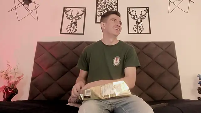 MikaelSlow online show from March 11, 2025, 4:19 am