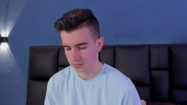 MikaelSlow online show from October 16, 2025, 3:59 am