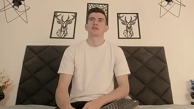 MikaelSlow online show from March 12, 2025, 7:13 am