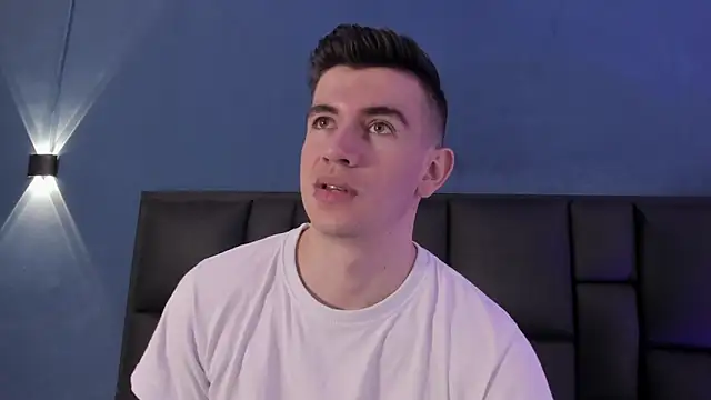 MikaelSlow online show from November 6, 2025, 3:54 am