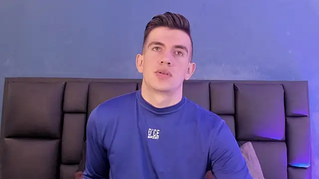 MikaelSlow online show from January 17, 2026, 4:27 am