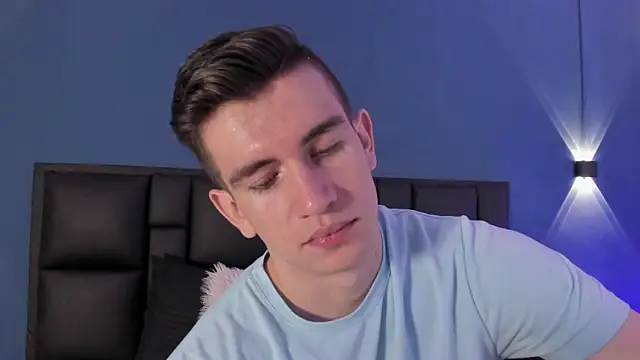 MikaelSlow online show from September 24, 2025, 4:08 am