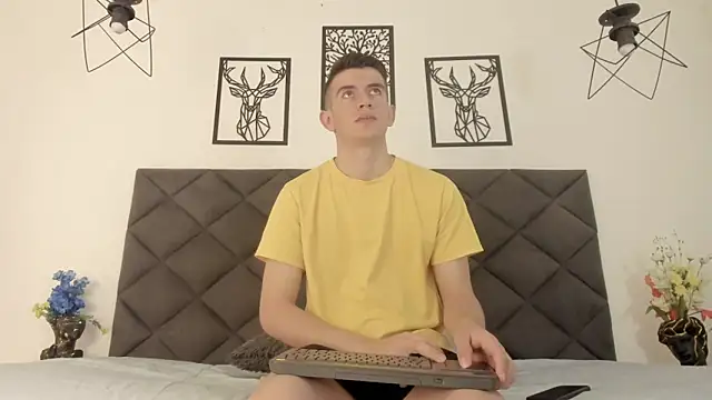 MikaelSlow online show from March 7, 2025, 5:08 am