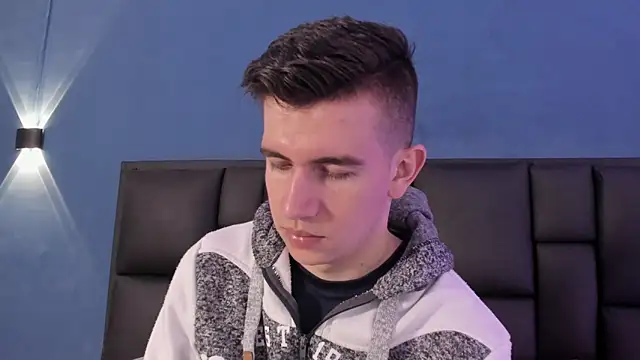 MikaelSlow online show from November 8, 2025, 5:00 am