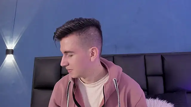 MikaelSlow online show from October 3, 2025, 3:52 am