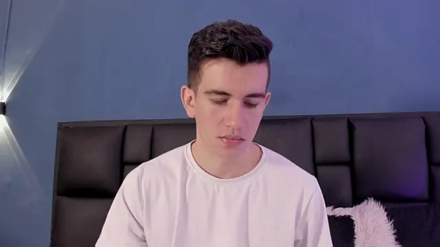 MikaelSlow online show from September 27, 2025, 4:07 am