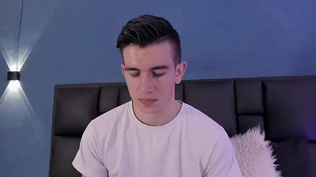 MikaelSlow online show from September 25, 2025, 4:07 am