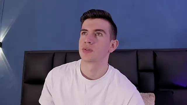 MikaelSlow online show from September 12, 2025, 4:01 am