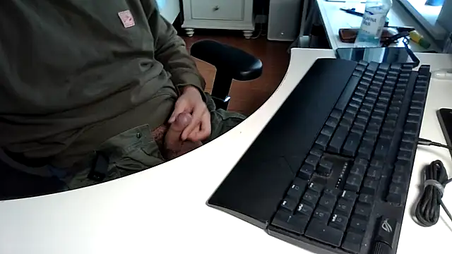 Snapshot of big-pig chatting on November 9, 2025, 5:44 am big-pig online show from November 9, 2025, 5:44 am