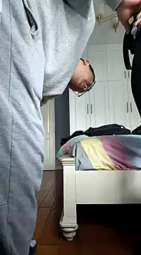 Snapshot of big-pig chatting on December 13, 2024, 5:05 am big-pig online show from December 13, 2024, 5:05 am