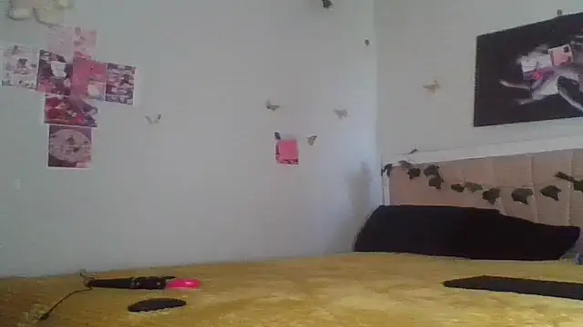 SquirtQueen222 online show from May 22, 2026, 9:18 am