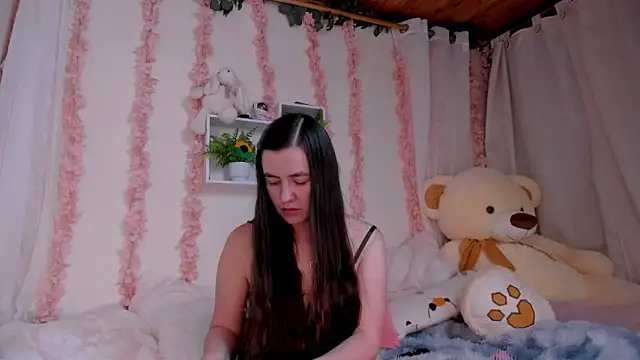 Idara and Edahi01 online show from October 23, 2025, 5:44 pm