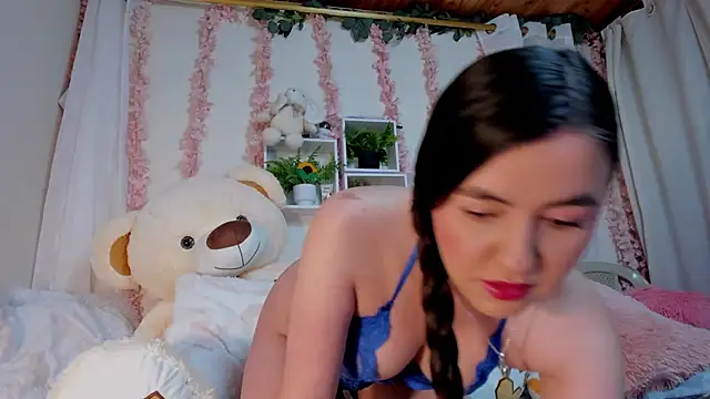 Idara and Edahi01 online show from October 15, 2025, 7:44 pm