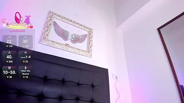 Mia 222 online show from March 18, 2025, 3:01 pm