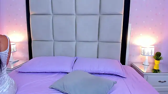 HannaClarrk  online show from October 30, 2025, 12:25 pm