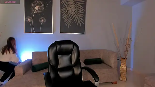 CarolineGraceX online show from November 9, 2025, 11:14 am