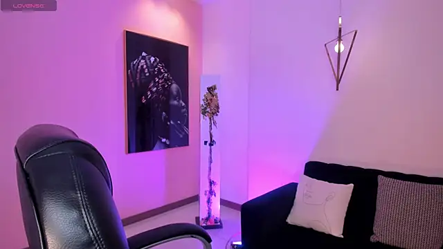 Snapshot of DonnaStonne chatting on February 18, 2025, 7:41 pm DonnaStonne online show from February 18, 2025, 7:41 pm