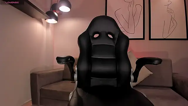 Snapshot of DonnaStonne chatting on February 8, 2025, 10:51 pm DonnaStonne online show from February 8, 2025, 10:51 pm