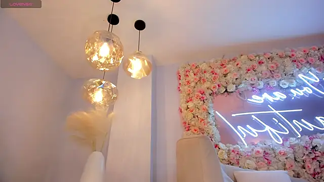 Snapshot of DonnaStonne chatting on March 10, 2025, 8:17 am DonnaStonne online show from March 10, 2025, 8:17 am