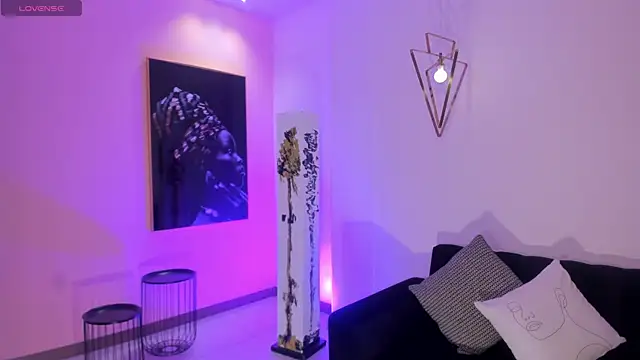 Snapshot of DonnaStonne chatting on March 21, 2025, 8:18 pm DonnaStonne online show from March 21, 2025, 8:18 pm