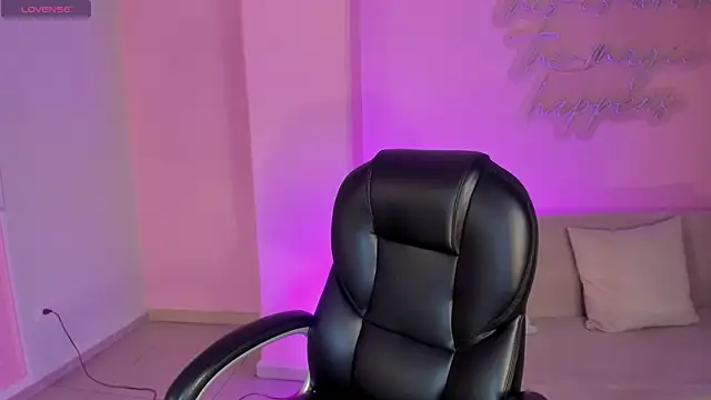 Snapshot of DonnaStonne chatting on September 28, 2025, 11:55 pm DonnaStonne online show from September 28, 2025, 11:55 pm