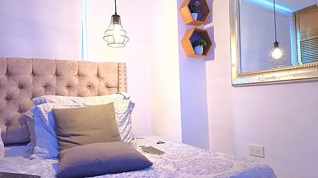 Anya Texas online show from November 12, 2025, 8:01 pm